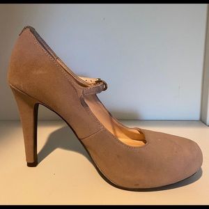 Tan suede pumps